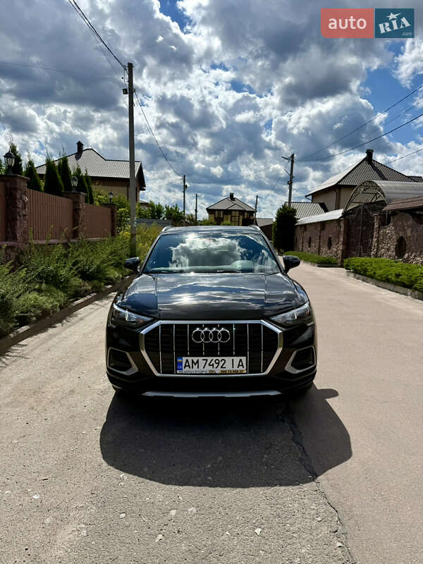 Внедорожник / Кроссовер Audi Q3 2020 в Житомире