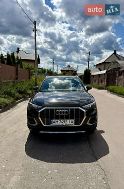 Внедорожник / Кроссовер Audi Q3 2020 в 
