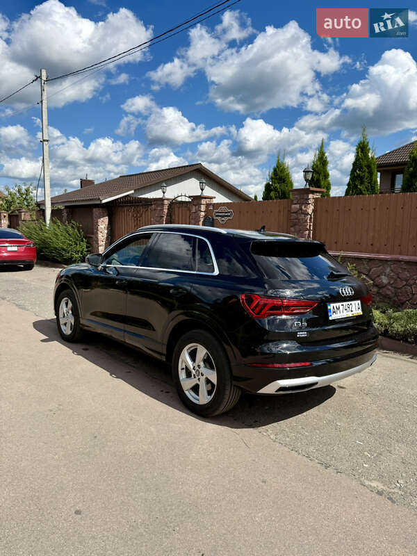 Внедорожник / Кроссовер Audi Q3 2020 в Житомире