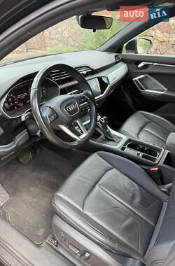 Внедорожник / Кроссовер Audi Q3 2020 в 