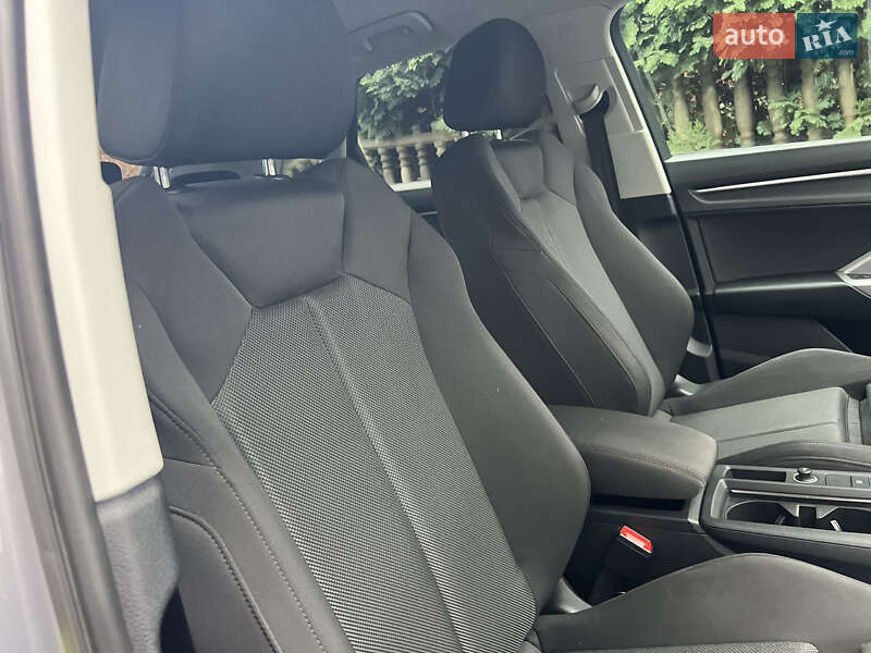 Внедорожник / Кроссовер Audi Q3 2020 в Киеве