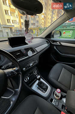 Позашляховик / Кросовер Audi Q3 2012 в 
