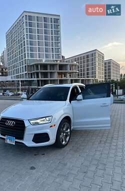Внедорожник / Кроссовер Audi Q3 2016 в 