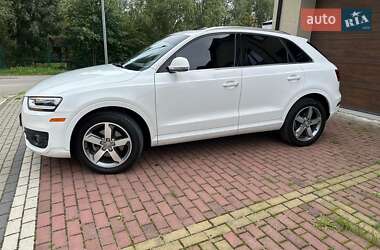 Позашляховик / Кросовер Audi Q3 2015 в 