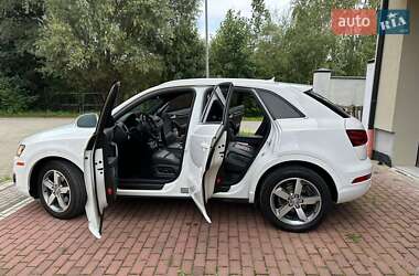 Позашляховик / Кросовер Audi Q3 2015 в 