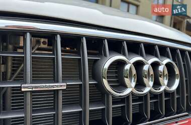 Позашляховик / Кросовер Audi Q3 2015 в 