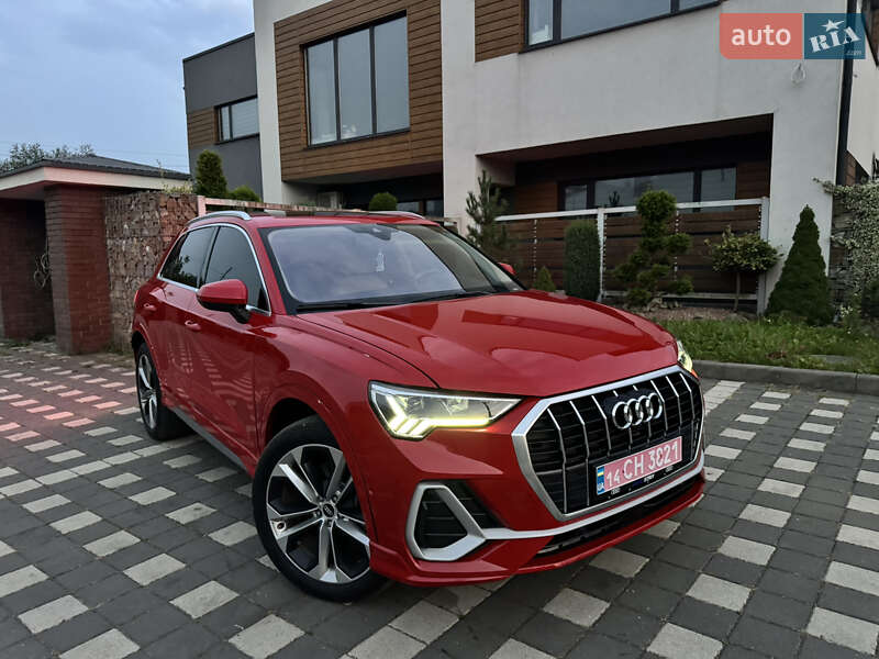 Внедорожник / Кроссовер Audi Q3 2021 в 