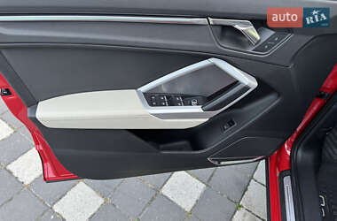 Внедорожник / Кроссовер Audi Q3 2021 в 