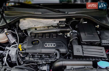 Позашляховик / Кросовер Audi Q3 2015 в 