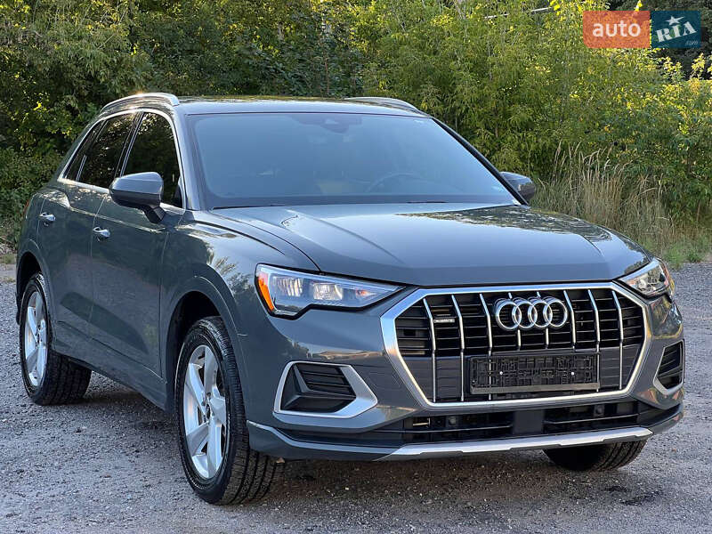 Внедорожник / Кроссовер Audi Q3 2021 в 