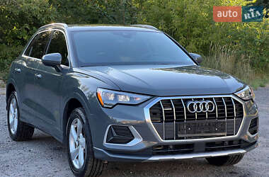 Внедорожник / Кроссовер Audi Q3 2021 в 