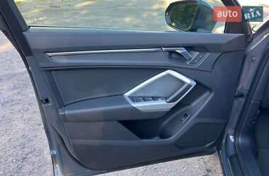 Внедорожник / Кроссовер Audi Q3 2021 в 