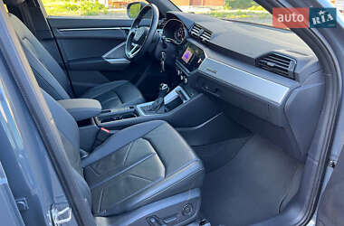 Внедорожник / Кроссовер Audi Q3 2021 в 