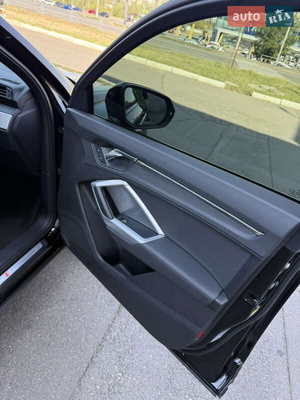 Внедорожник / Кроссовер Audi Q3 2019 в Кривом Роге