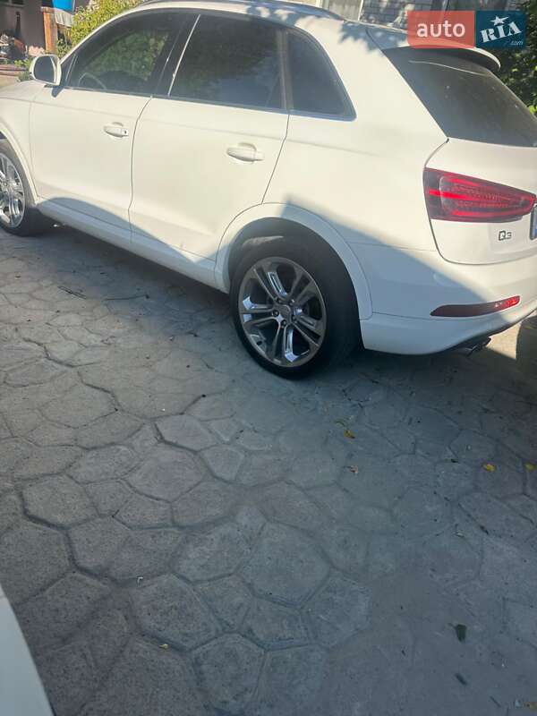 Позашляховик / Кросовер Audi Q3 2015 в Василькові