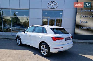Позашляховик / Кросовер Audi Q3 2023 в 