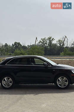 Позашляховик / Кросовер Audi Q3 2017 в 