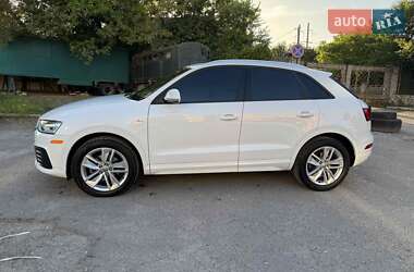 Позашляховик / Кросовер Audi Q3 2017 в 