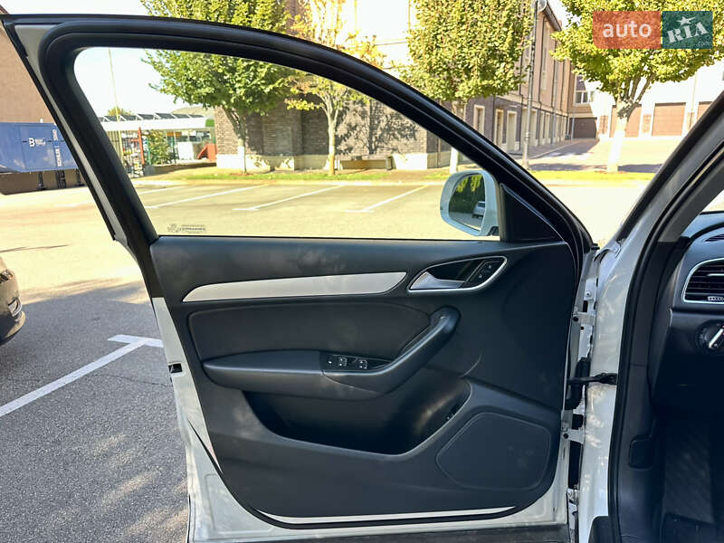 Внедорожник / Кроссовер Audi Q3 2017 в Киеве