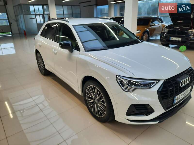 Внедорожник / Кроссовер Audi Q3 2020 в 