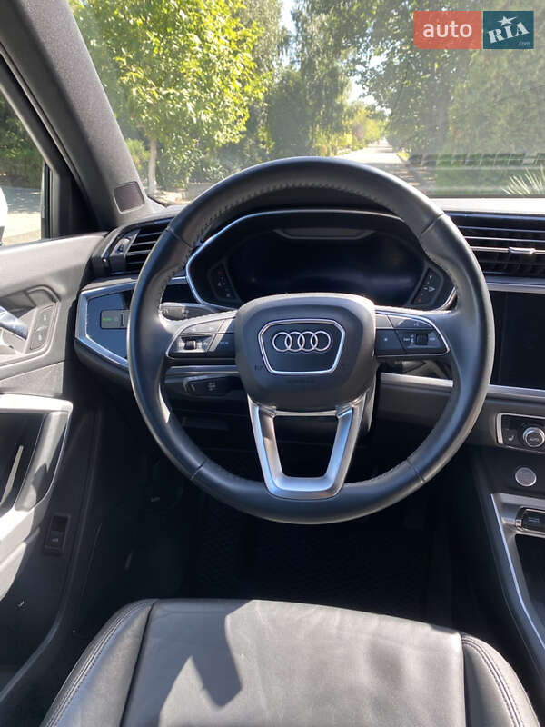 Позашляховик / Кросовер Audi Q3 2019 в Одесі