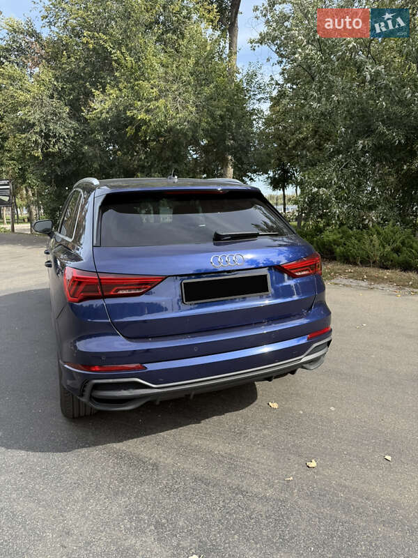 Внедорожник / Кроссовер Audi Q3 2024 в Киеве