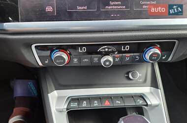 Позашляховик / Кросовер Audi Q3 2021 в 