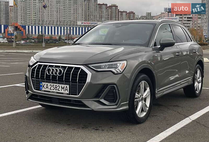 Внедорожник / Кроссовер Audi Q3 2021 в Львове