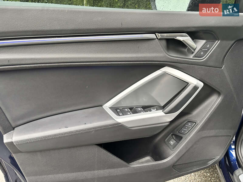 Внедорожник / Кроссовер Audi Q3 2022 в Вышгороде