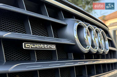 Позашляховик / Кросовер Audi Q3 2018 в 