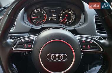 Позашляховик / Кросовер Audi Q3 2017 в 