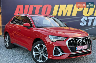 Позашляховик / Кросовер Audi Q3 2021 в 