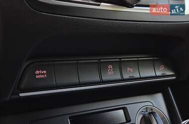 Позашляховик / Кросовер Audi Q3 2015 в 