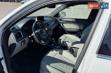 Позашляховик / Кросовер Audi Q3 2015 в 