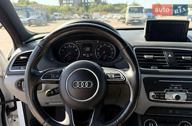 Позашляховик / Кросовер Audi Q3 2015 в 