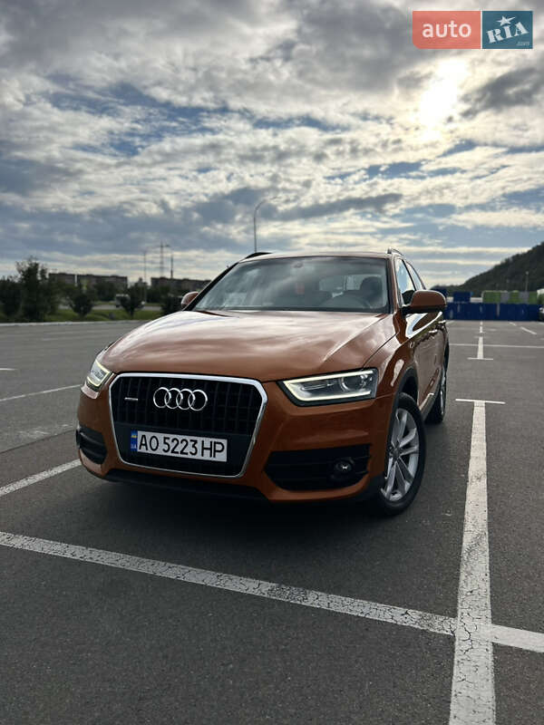 Внедорожник / Кроссовер Audi Q3 2012 в 