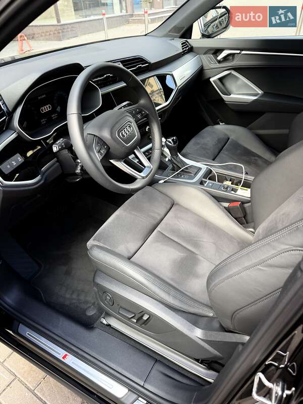 Внедорожник / Кроссовер Audi Q3 2024 в Киеве