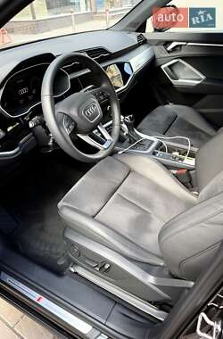Позашляховик / Кросовер Audi Q3 2024 в 