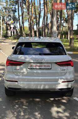Позашляховик / Кросовер Audi Q3 2019 в 