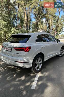 Позашляховик / Кросовер Audi Q3 2019 в 