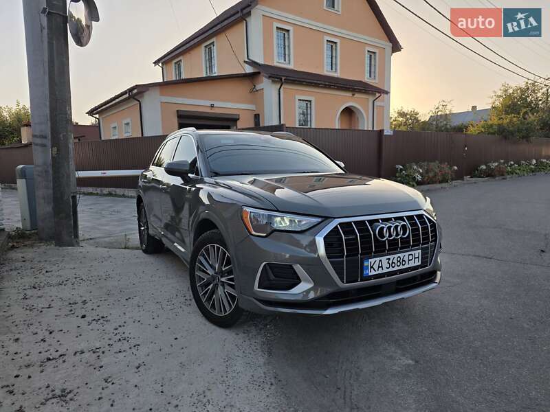 Внедорожник / Кроссовер Audi Q3 2021 в Киеве