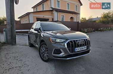 Позашляховик / Кросовер Audi Q3 2021 в 