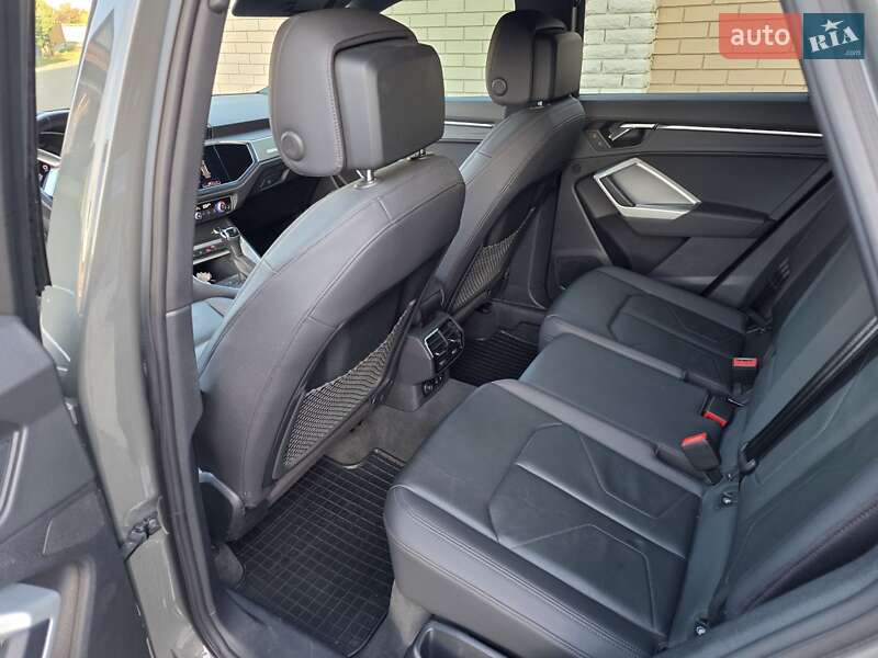 Внедорожник / Кроссовер Audi Q3 2021 в Киеве