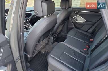 Позашляховик / Кросовер Audi Q3 2021 в 