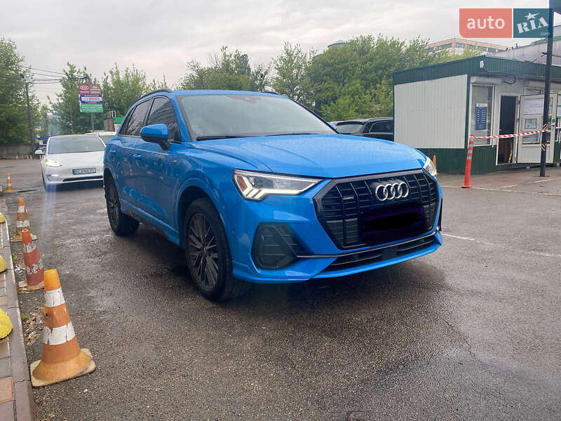 Внедорожник / Кроссовер Audi Q3 2020 в 