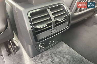 Внедорожник / Кроссовер Audi Q3 2020 в 