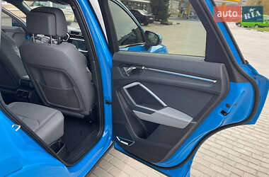 Внедорожник / Кроссовер Audi Q3 2020 в 