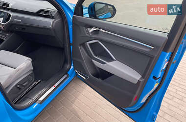 Внедорожник / Кроссовер Audi Q3 2020 в 