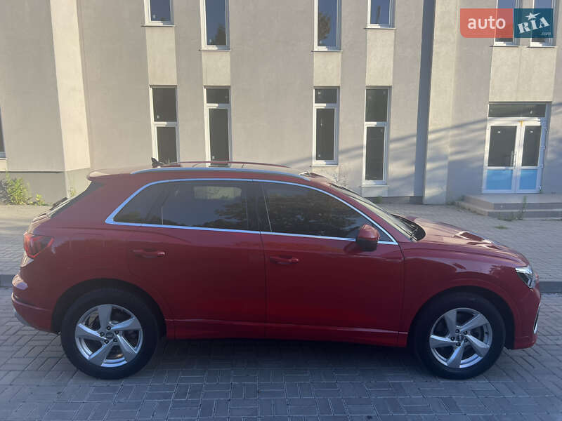 Внедорожник / Кроссовер Audi Q3 2019 в Сумах