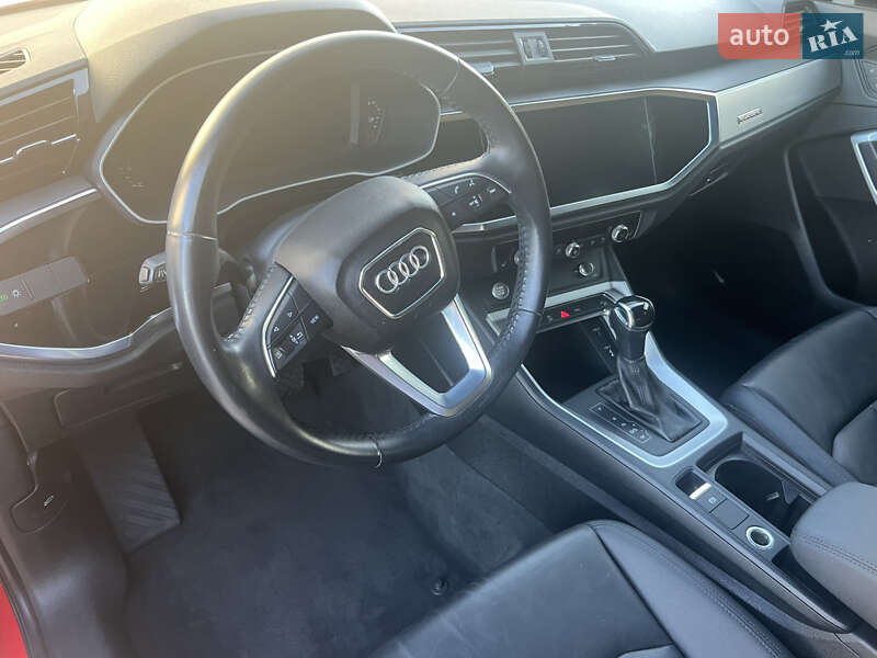 Внедорожник / Кроссовер Audi Q3 2019 в Сумах